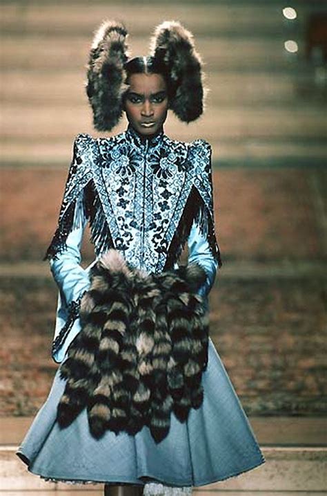 alexander mcqueen designs for givenchy|Alexander McQueen histoire.